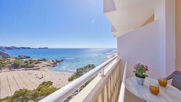 Standaard tweepersoonskamer, balkon, gedeeltelijk uitzicht op zee (High floor) | Uitzicht vanaf balkon