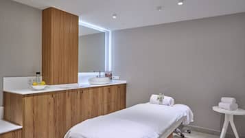 Badstue, dampbad, kroppsbehandlinger, kroppsinnpakning og kroppsskrubb