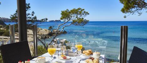 Desayuno buffet todos los días (con cargo)