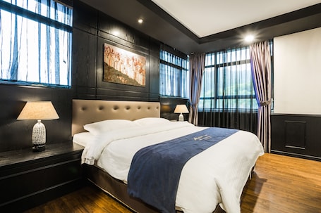 In-room safe, desk, laptop workspace, blackout drapes
