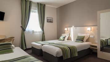 Standard Triple Room, 1 Bedroom | Soundproofing, free WiFi, bed sheets, wheelchair access