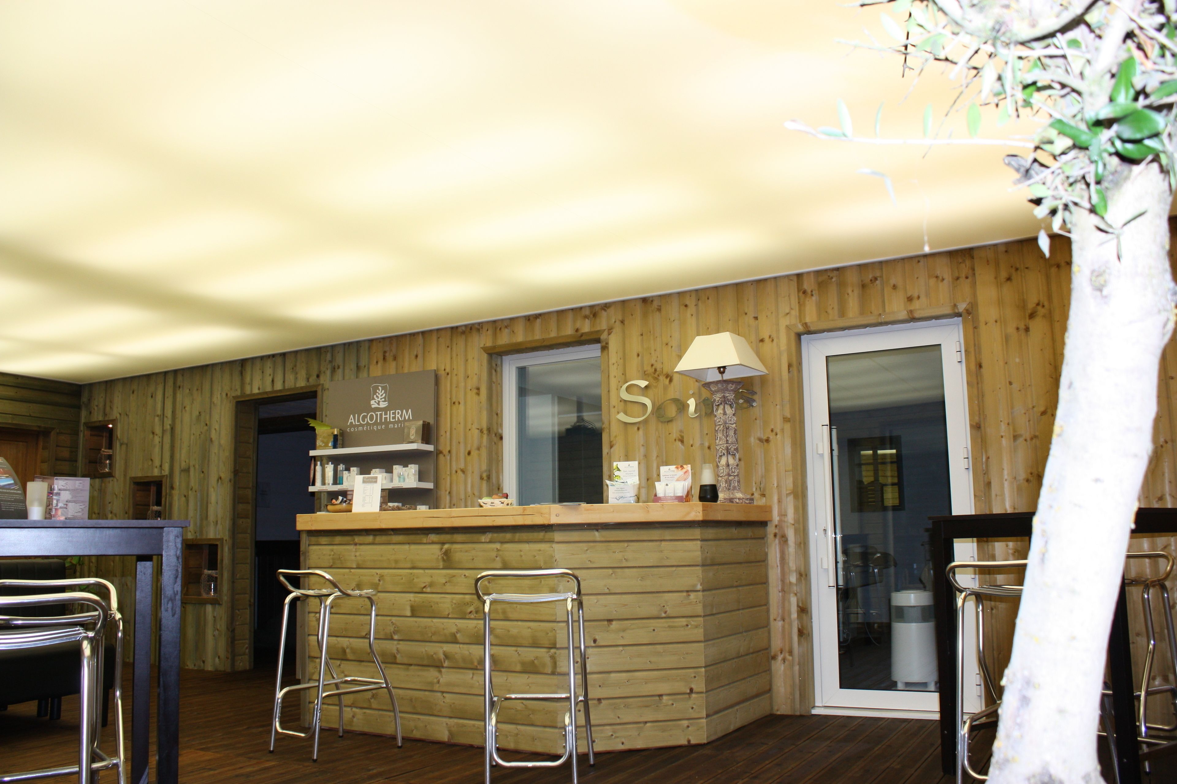 Een sauna, een stoombad, lichaamsbehandelingen, body wraps, body scrubs