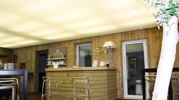 Een sauna, een stoombad, lichaamsbehandelingen, body wraps, body scrubs