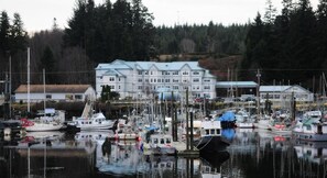 Lake - Quarterdeck Inn Port Hardy (Port Hardy)