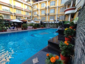 Kolam renang outdoor