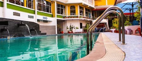 Kolam renang terbuka