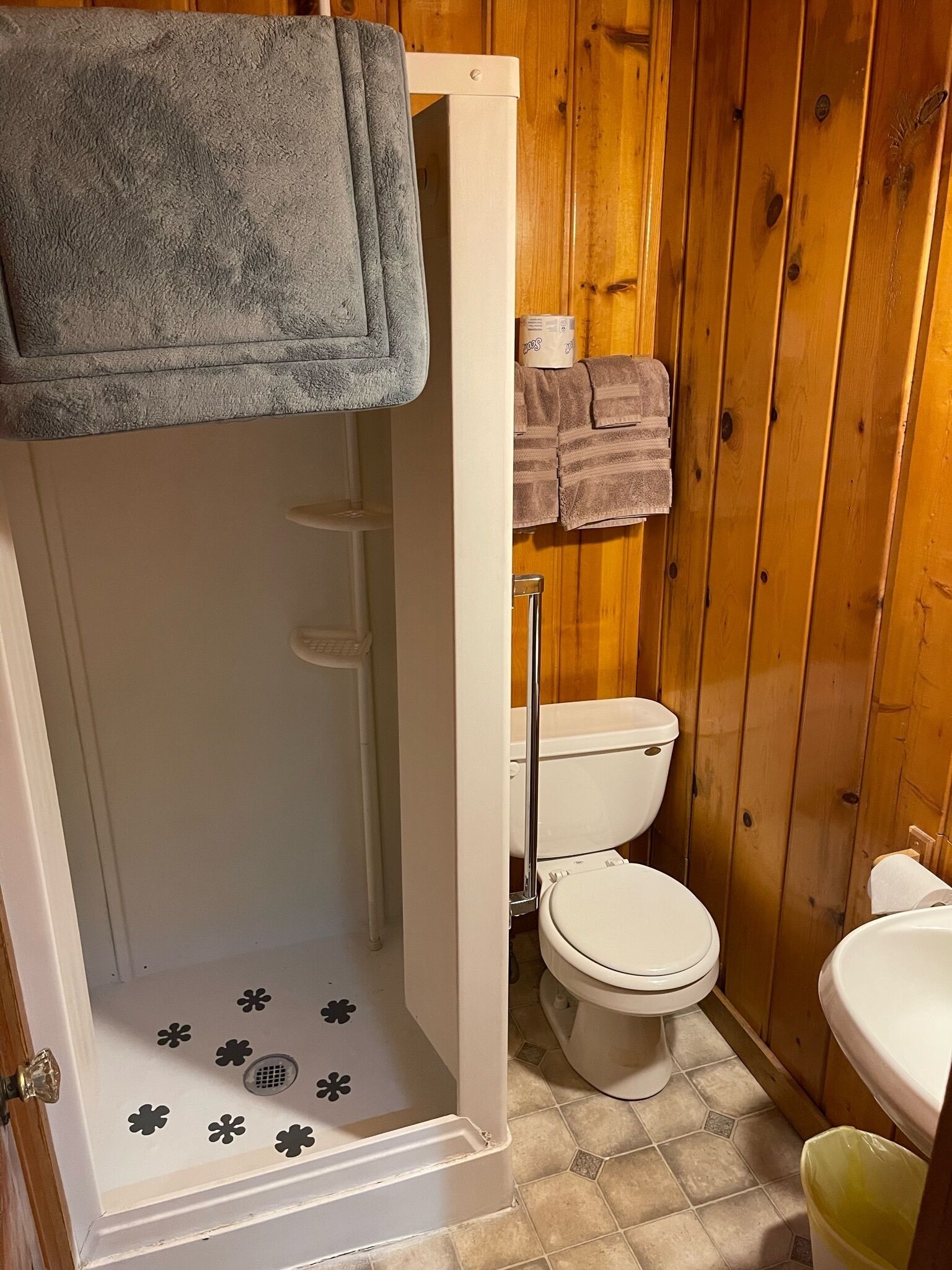 the wolf cabin | 1 bedroom, individually decorated, individually furnished, free wifi