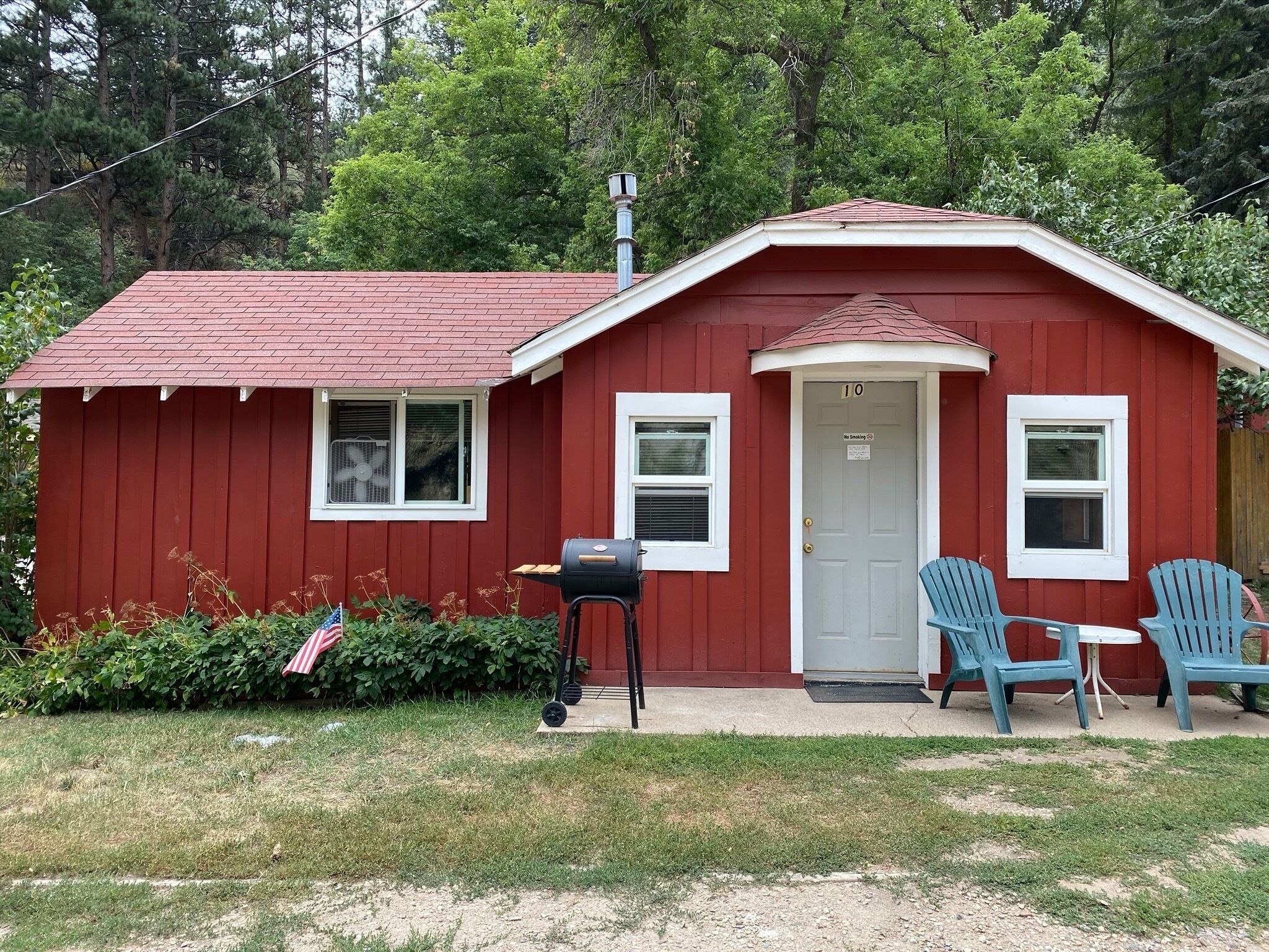 the wolf cabin | bbq/picnic area