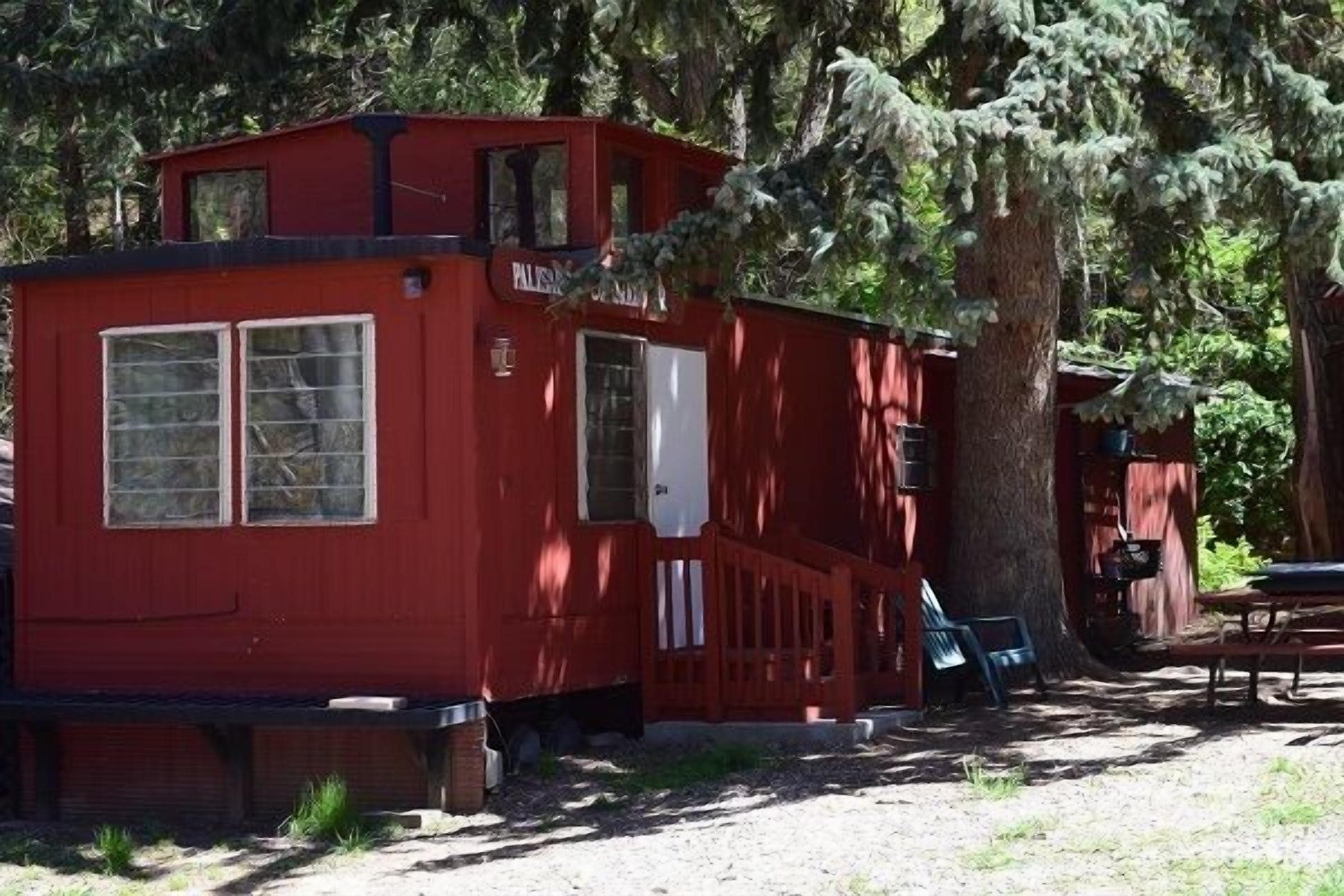 the caboose | 1 bedroom, individually decorated, individually furnished, free wifi