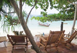 Beach Front Bungalow | خزنة داخل الغرفة وواي فاي مجانًا وملاءات أسرّة
