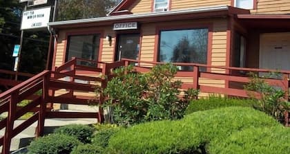 Naugatuck Motor Lodge