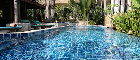 2 piscinas al aire libre