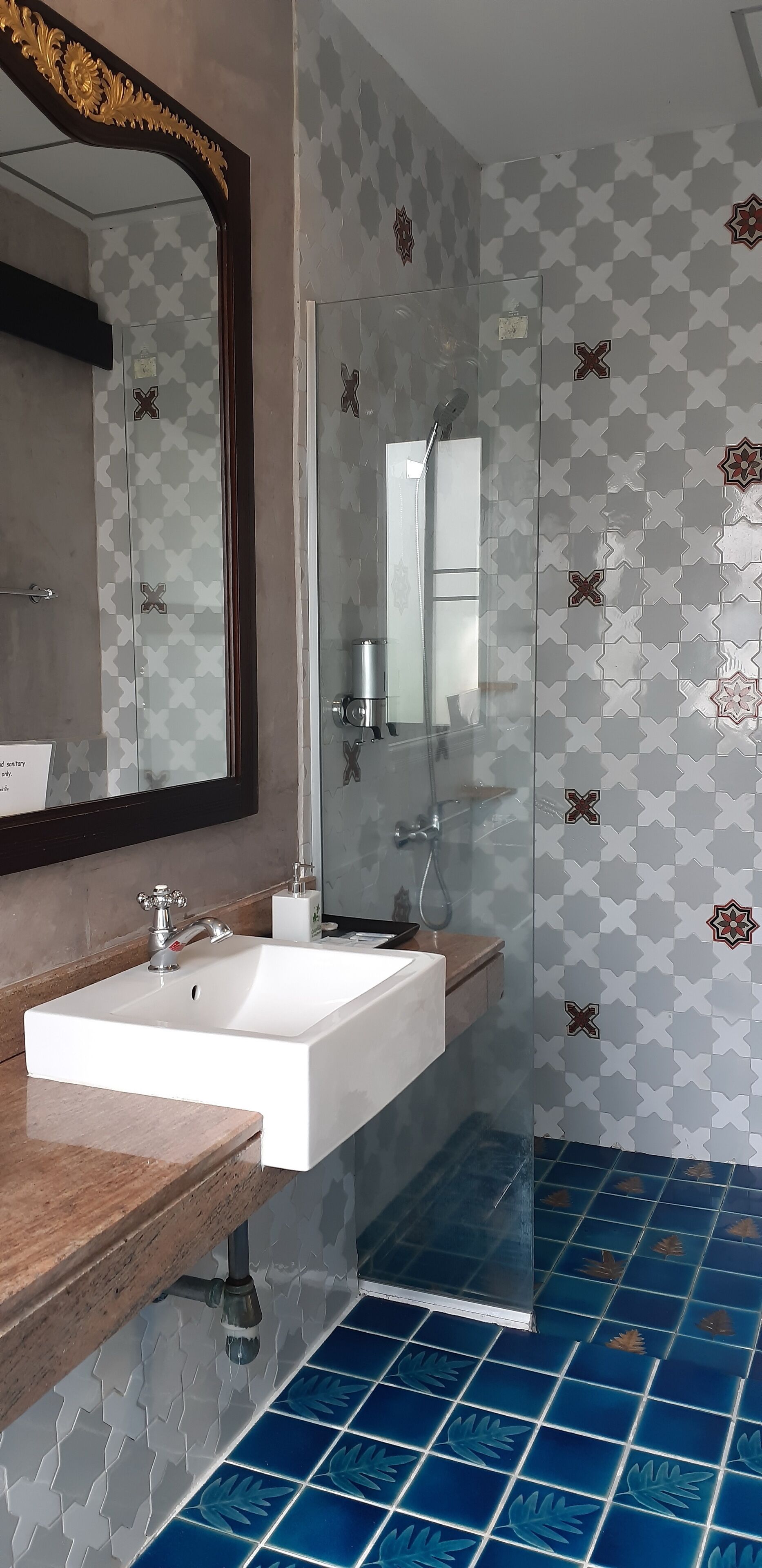 standard room | bathroom | shower, free toiletries, hair dryer, towels