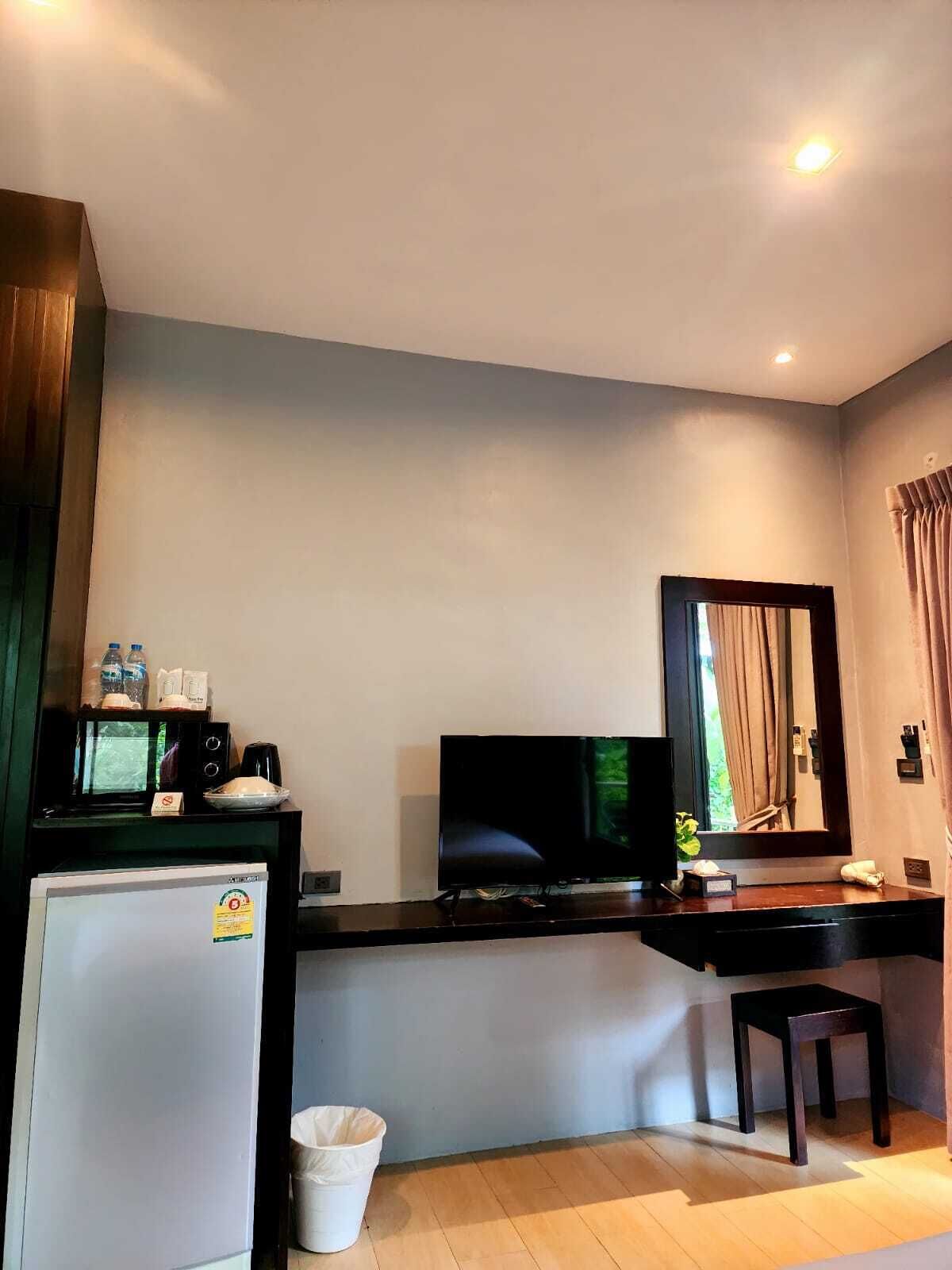 standard room | in-room safe, rollaway beds, free wifi, bed sheets