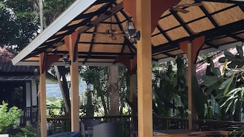 2 kolam renang outdoor