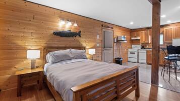 Suite, 1 Queen Bed (Stellar) - Adults Only. No Pets. | Wifi gratis y ropa de cama