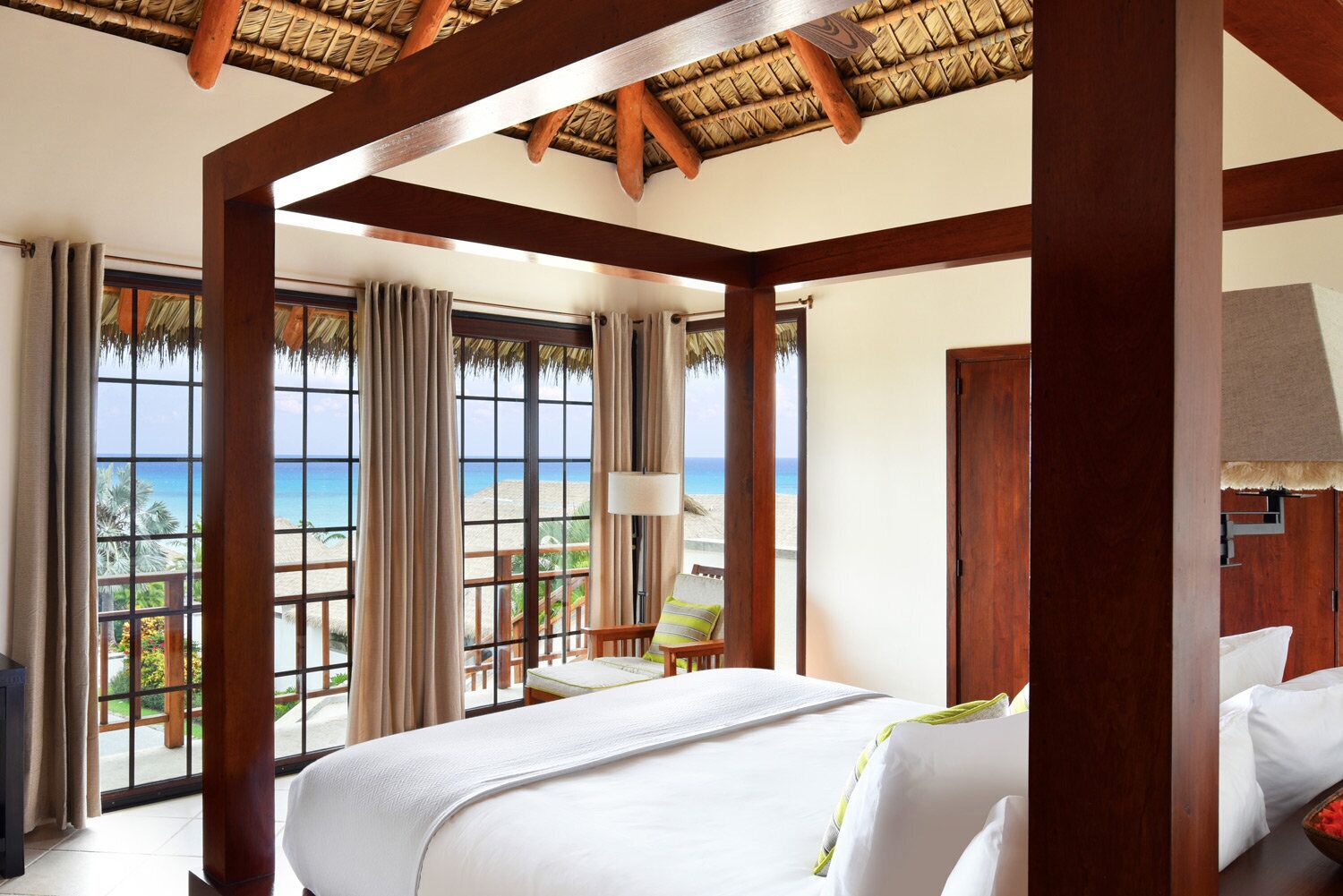 埃及棉床單、高級寢具、客房內保險箱、獨特裝潢