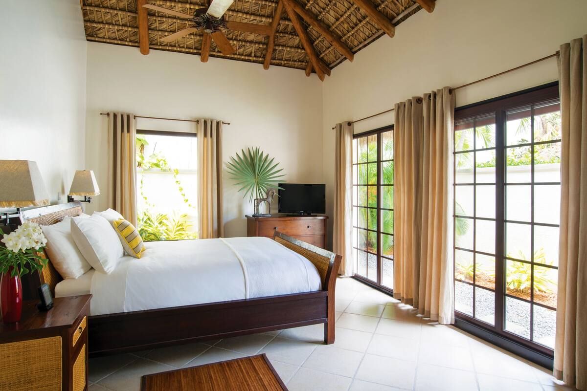 Egyptian cotton sheets, premium bedding, in-room safe