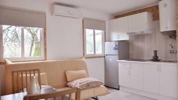 Bungalow, 2 Bedrooms, Kitchenette | In-room dining