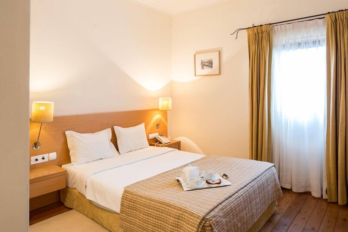 Laptop workspace, free WiFi, bed sheets