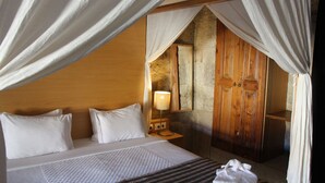 Standard Double Room | Laptop workspace, WiFi (free), bed sheets - Hotel Rural Maria da Fonte (Povoa de Lanhoso)