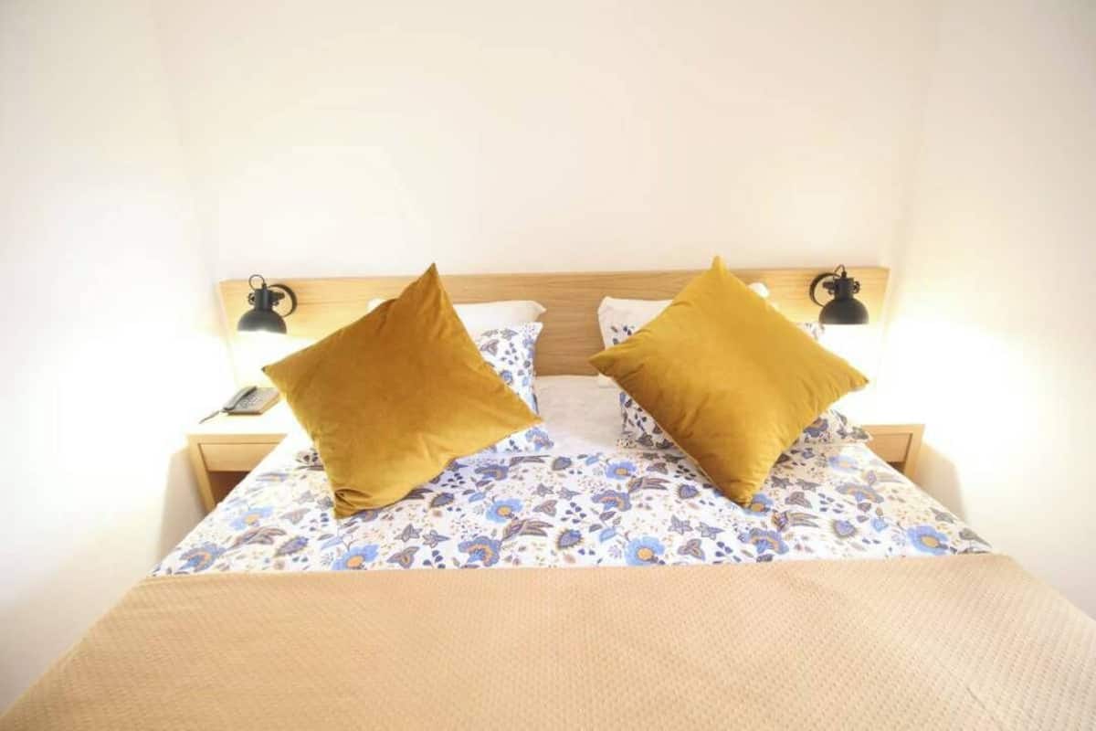 Laptop workspace, free WiFi, bed sheets