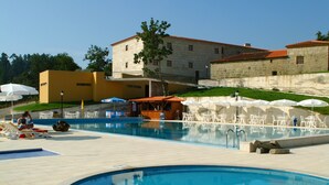 Indoor pool, outdoor pool - Hotel Rural Maria da Fonte (Povoa de Lanhoso)