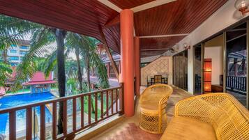 Appartement Familial, 2 chambres, terrasse, vue piscine | Vue depuis le balcon