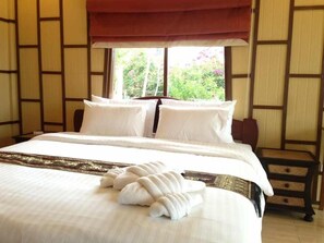 Villa | Blackout drapes, rollaway beds