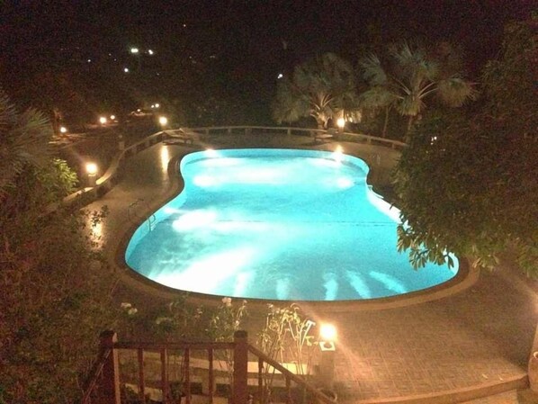 Outdoor pool, pool loungers - Chevasai Resort (Hua Hin)