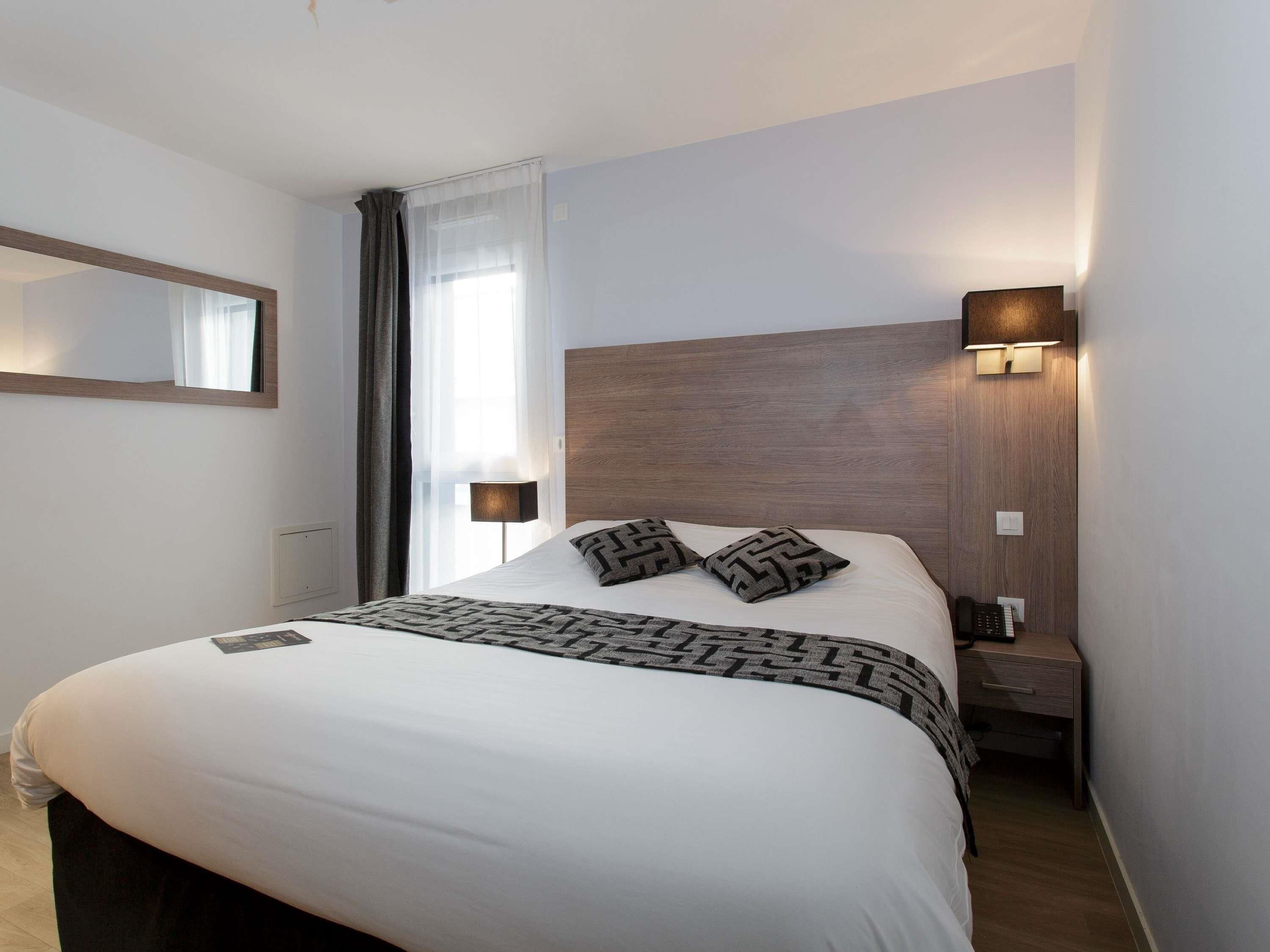 Premium bedding, in-room safe, desk, soundproofing