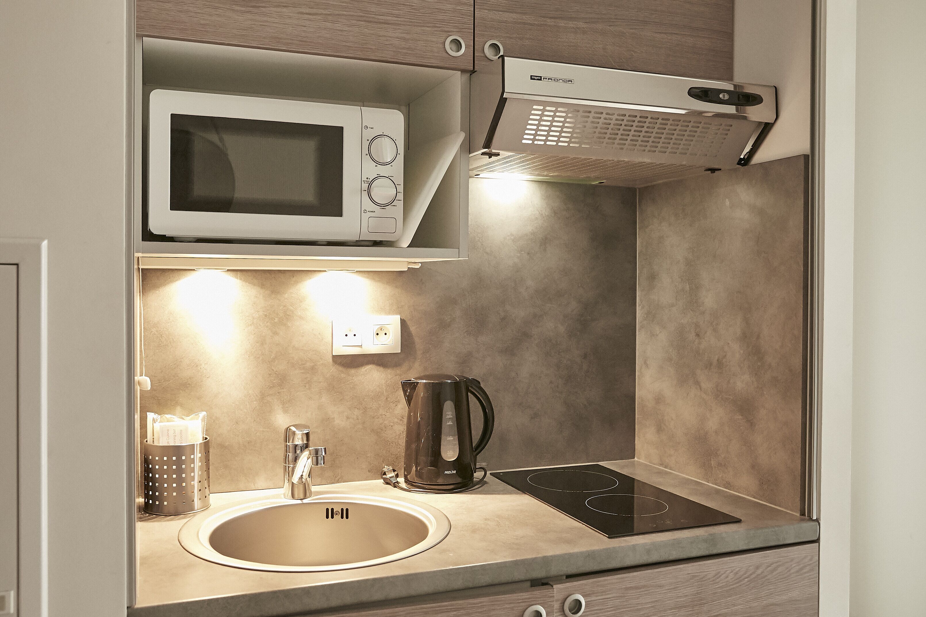 standard studio, 2 single beds, kitchenette | premium bedding, in-room safe, desk, soundproofing