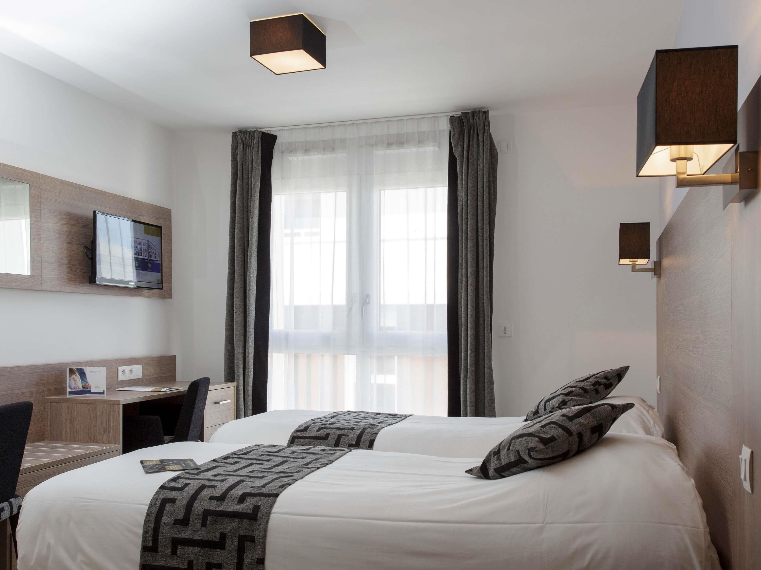 Studio, 2 Twin Beds | Premium bedding, in-room safe, desk, soundproofing