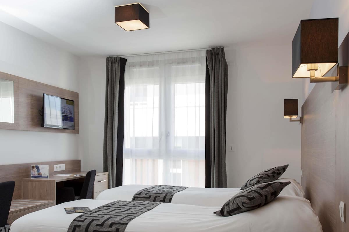 Studio, 2 Twin Beds | Premium bedding, in-room safe, desk, soundproofing