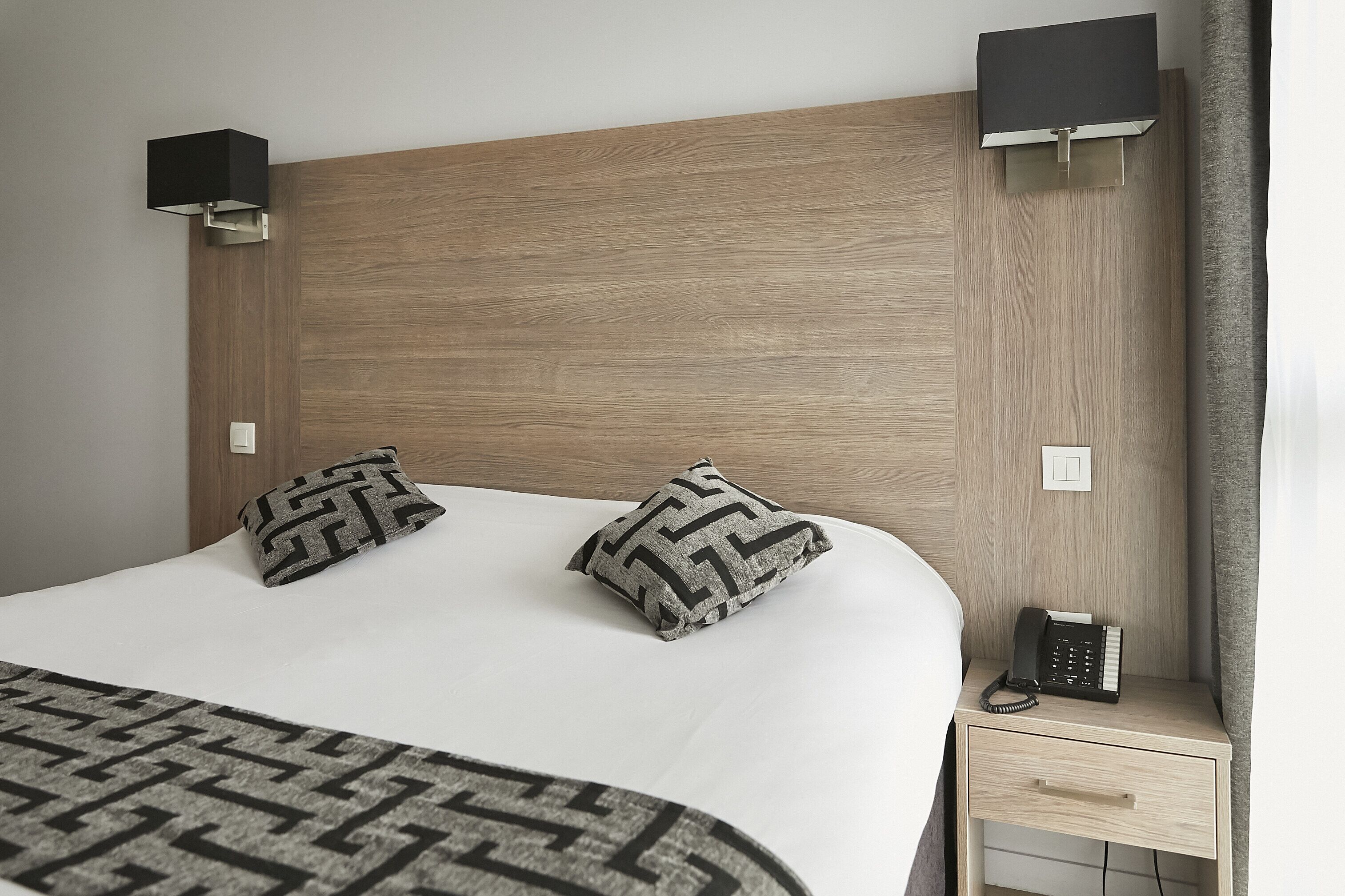 premium bedding, in-room safe, desk, soundproofing