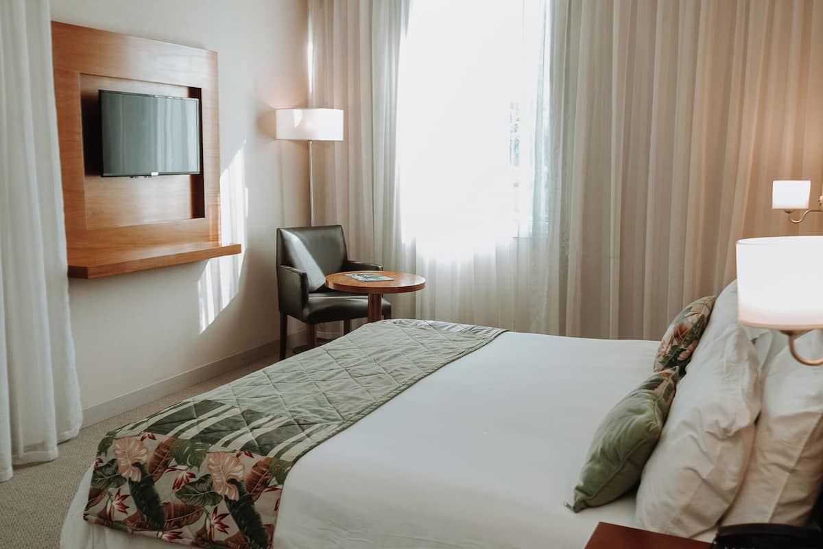 suite, 1 king bed, non smoking | minibar, in-room safe, desk, blackout curtains