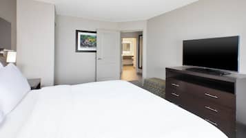 Suite, 1 King Bed with Sofa bed | Desk, laptop workspace, blackout curtains, iron/ironing board