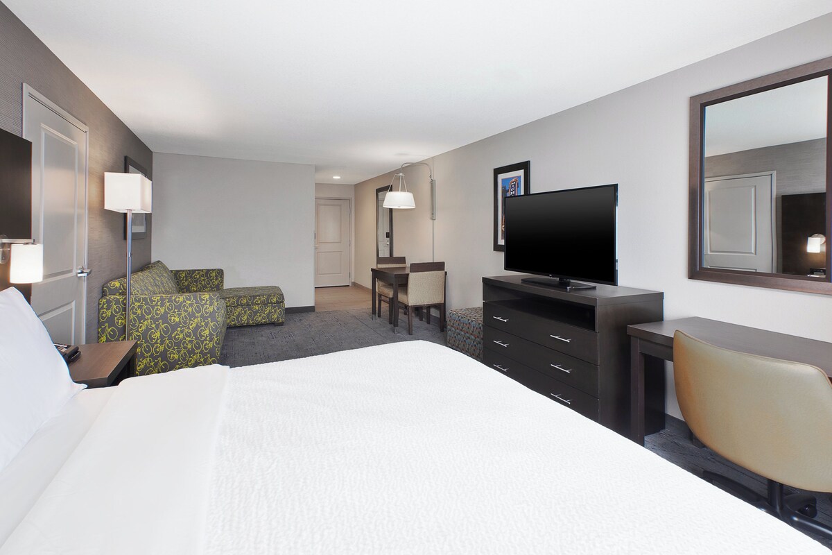 Suite, Multiple Beds | Desk, laptop workspace, blackout drapes, iron/ironing board