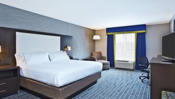 書桌、筆電工作空間、遮光布/窗簾、熨斗/熨衣板