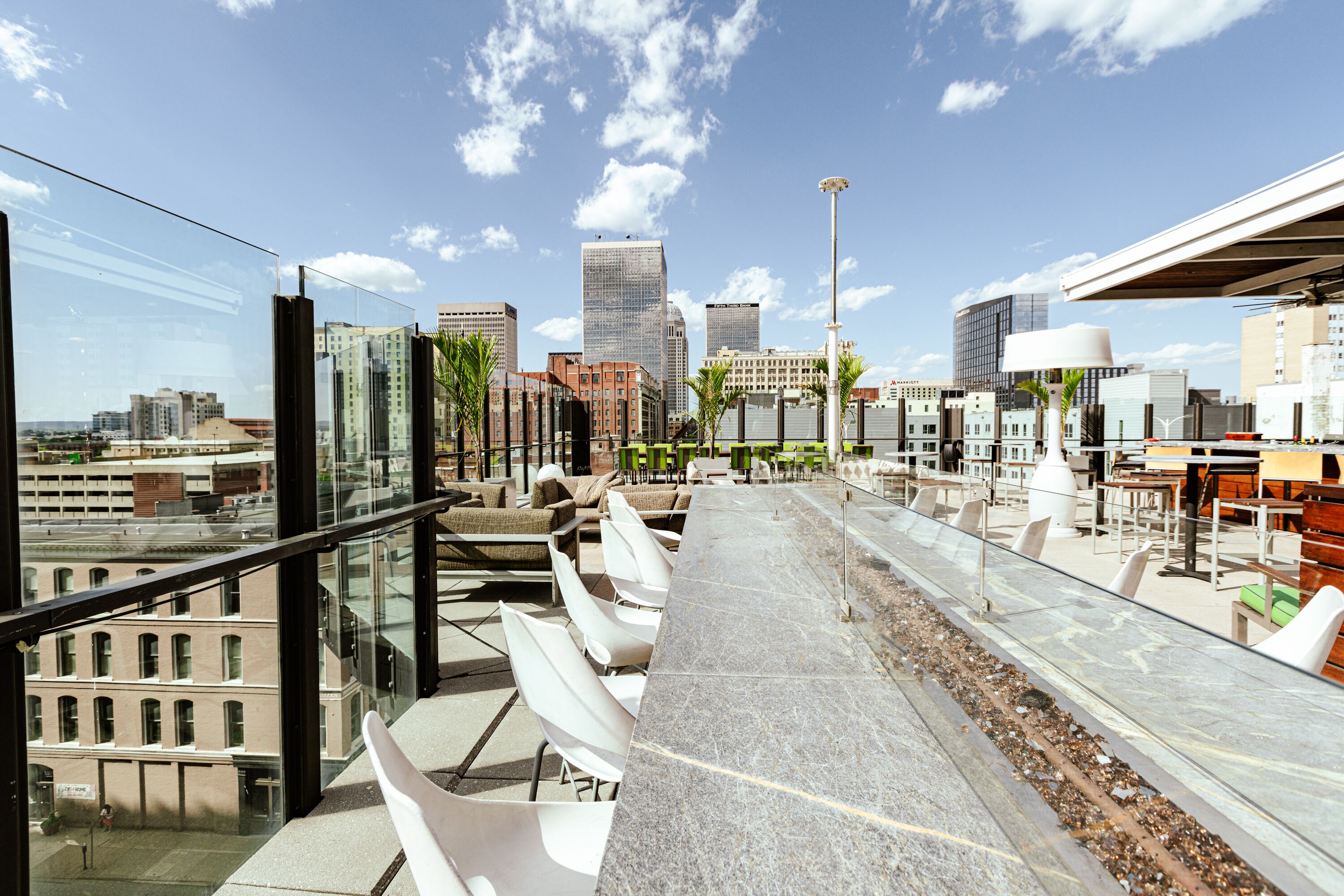 供應早餐及晚餐