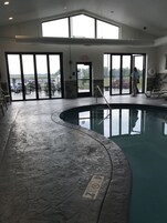 Indoor pool, sun loungers