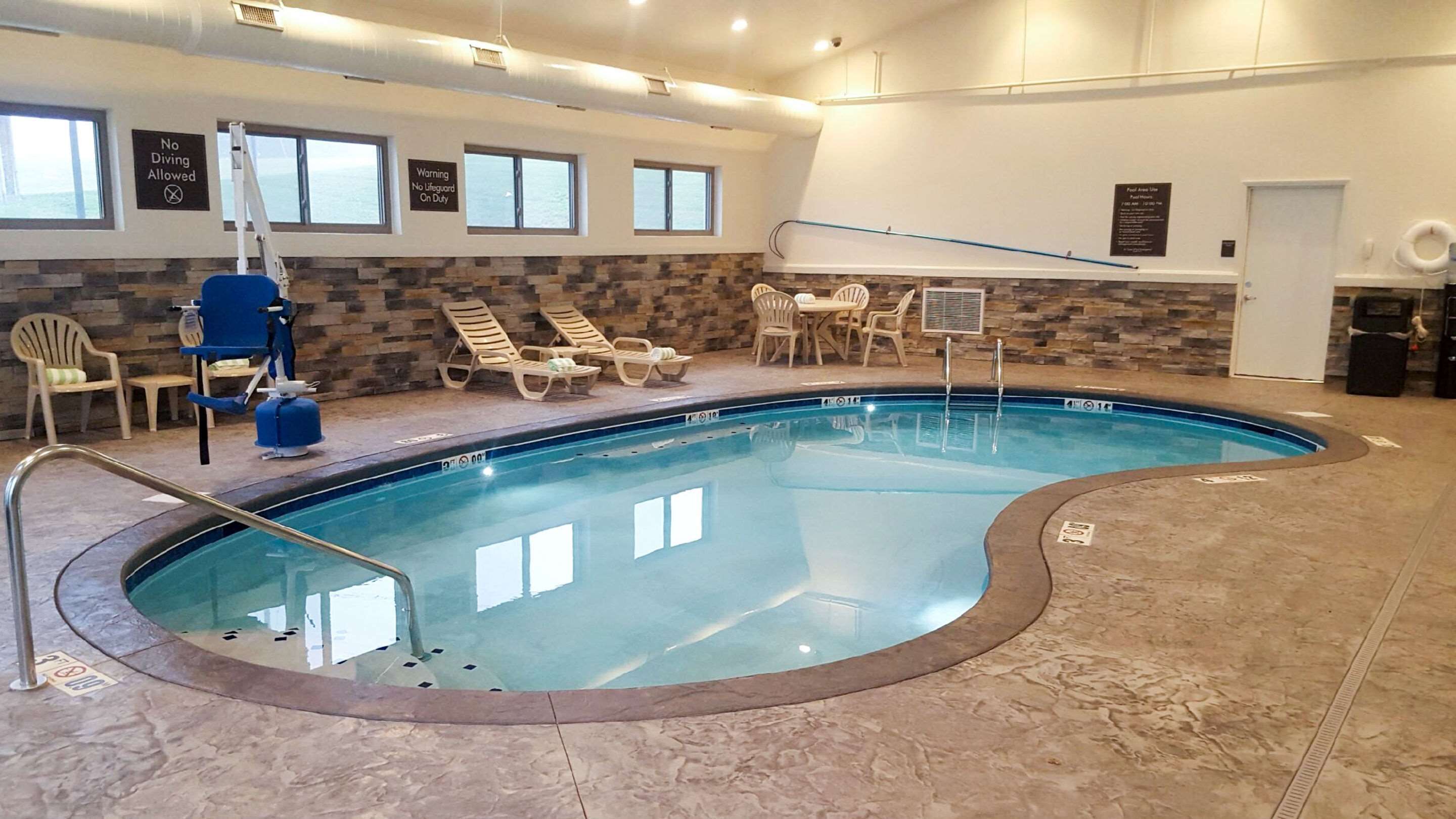 indoor pool, pool loungers