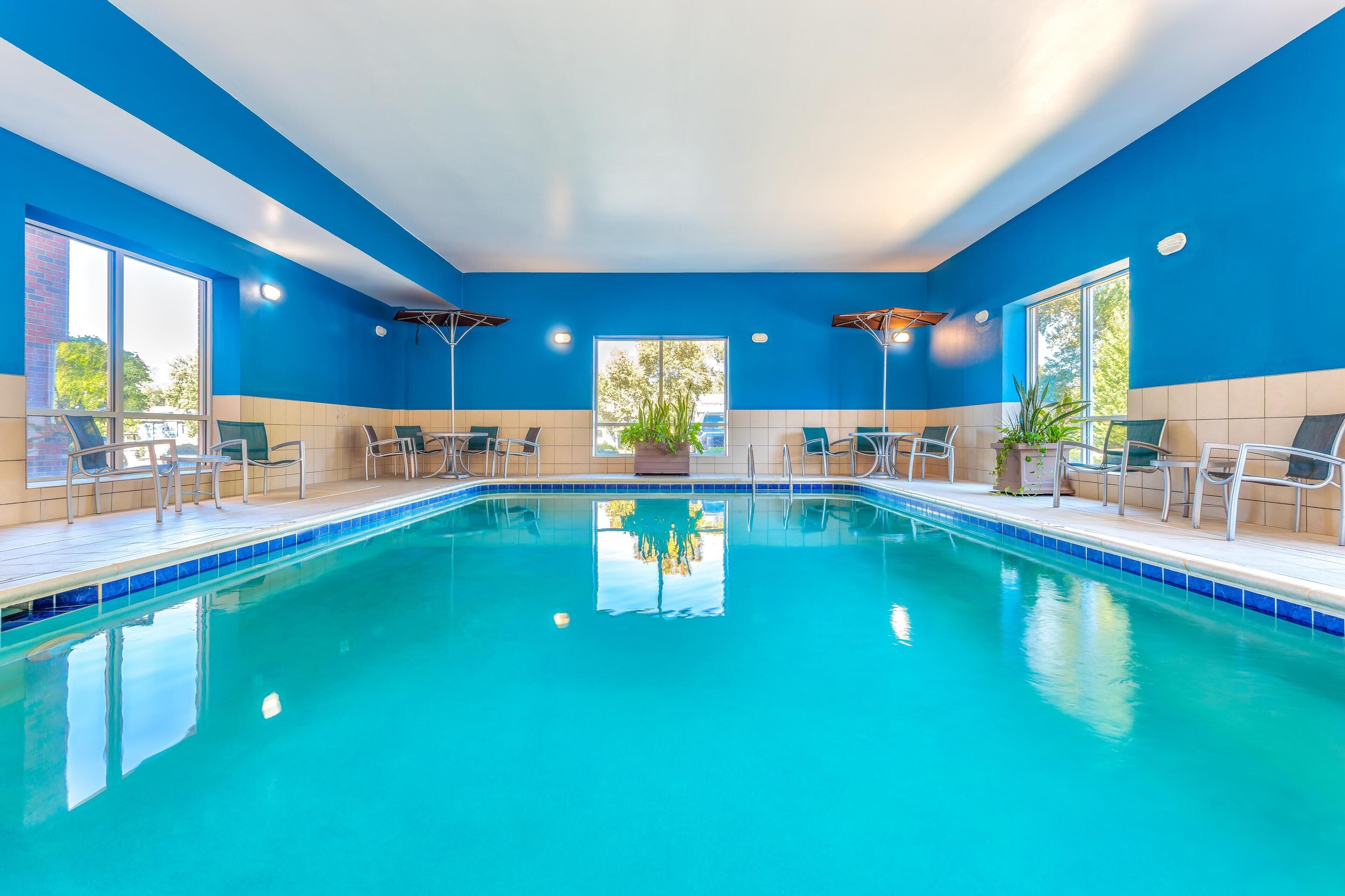 Indoor pool, pool loungers