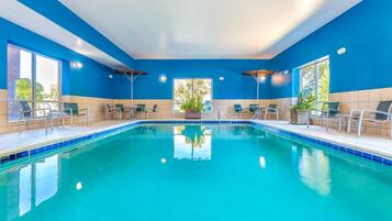 Indoor pool, sun loungers