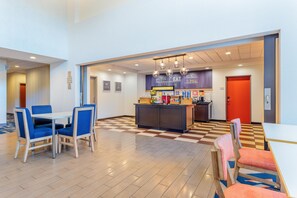 Free daily continental breakfast - Hampton Inn & Suites Parkersburg Downtown (Parkersburg)