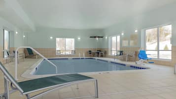 Indoor pool, sun loungers
