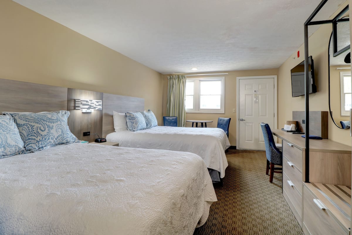 queen and double (2 beds) | 1 bedroom, individually decorated, individually furnished, desk