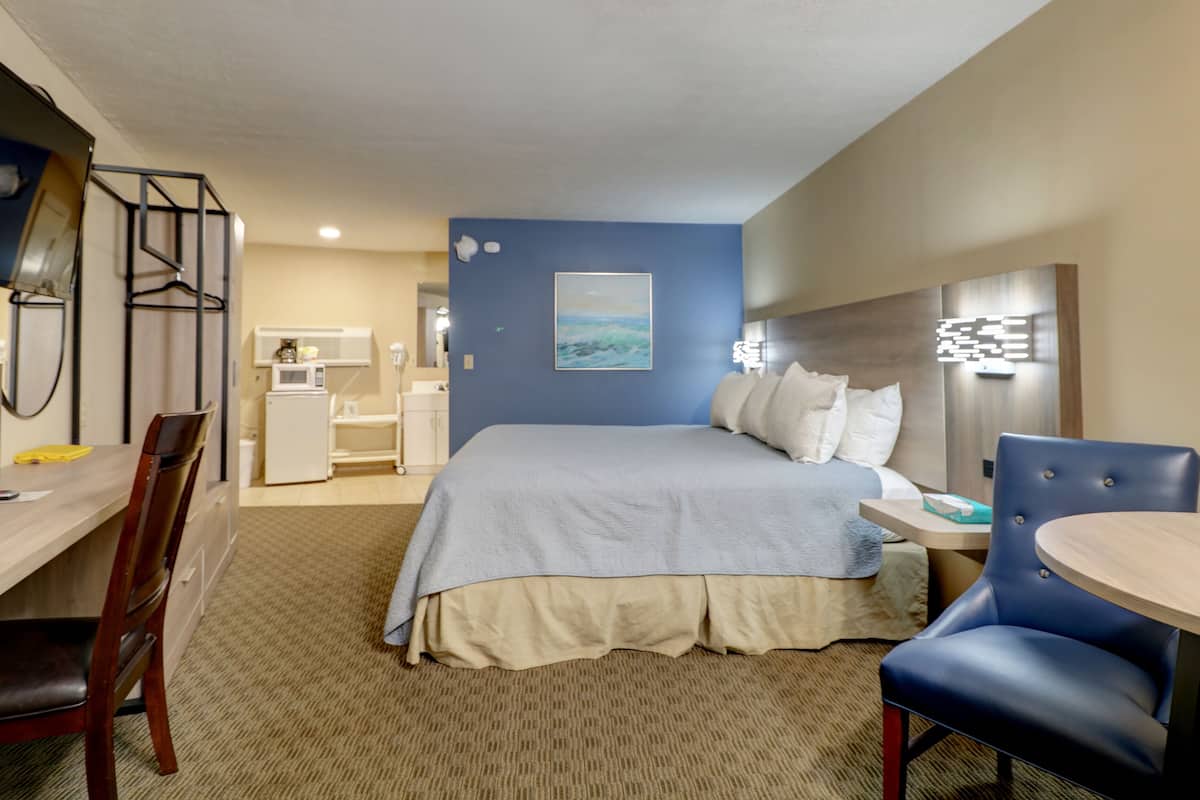 king room no stairs | 1 bedroom, individually decorated, individually furnished, desk