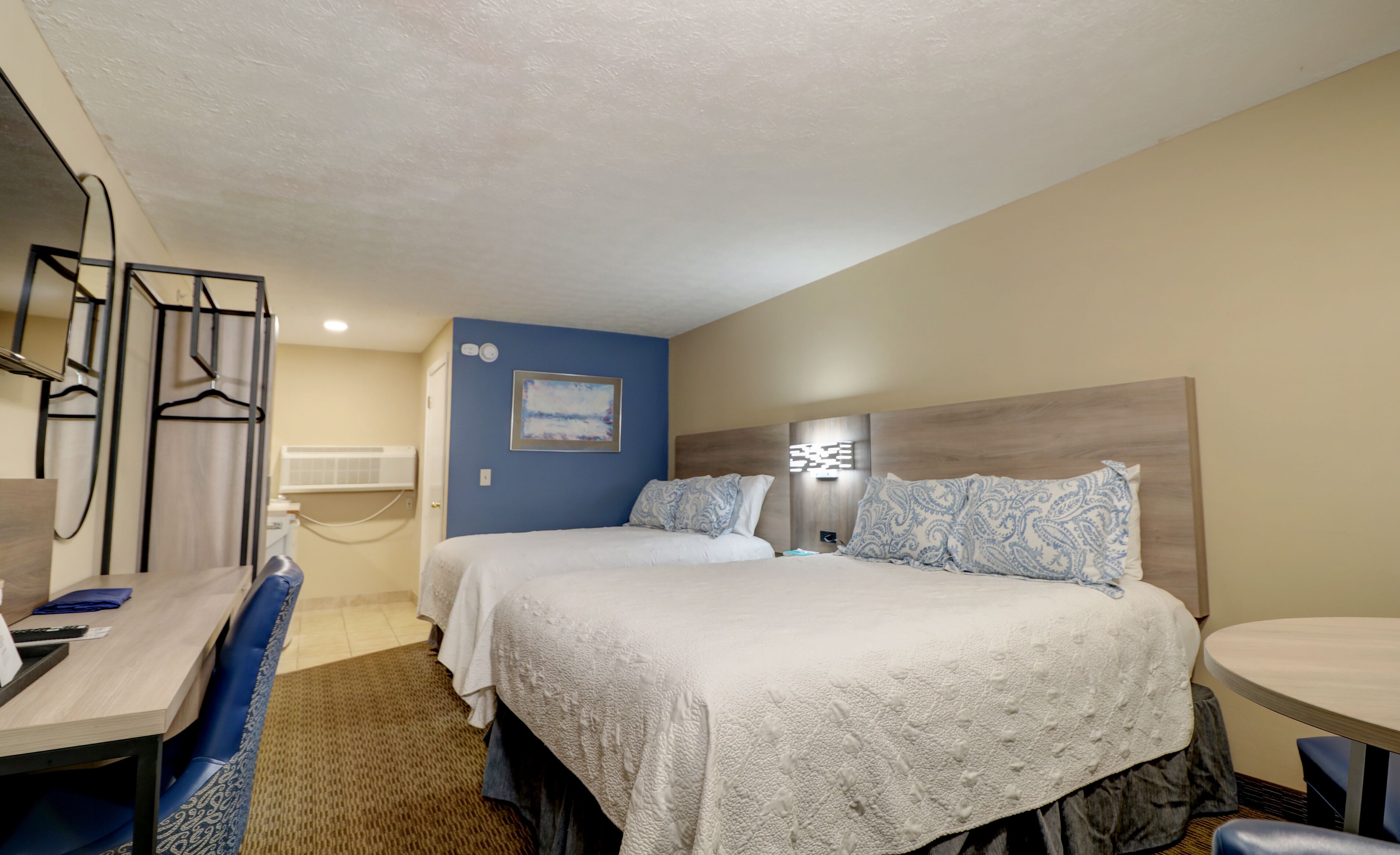 queen and double (2 beds) | 1 bedroom, individually decorated, individually furnished, desk