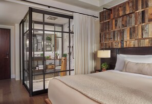 City Lounge King | Hypo-allergenic bedding, minibar, in-room safe, desk